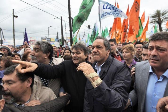 Con Scioli de favorito, candidatos cierran campaña para reñidos comicios en Argentina