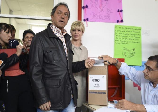 Scioli supera a Macri según bocas de urna, pero persiste incógnita sobre segunda vuelta