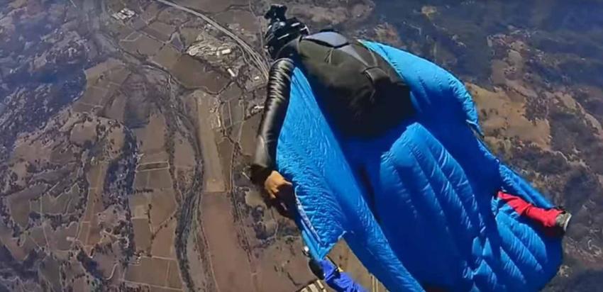 [VIDEO] La espectacular competencia de caídas libres a 2.400 metros de altura
