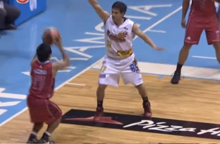 [VIDEO] Manny Pacquiao encestó su primer doble en el básquetbol filipino