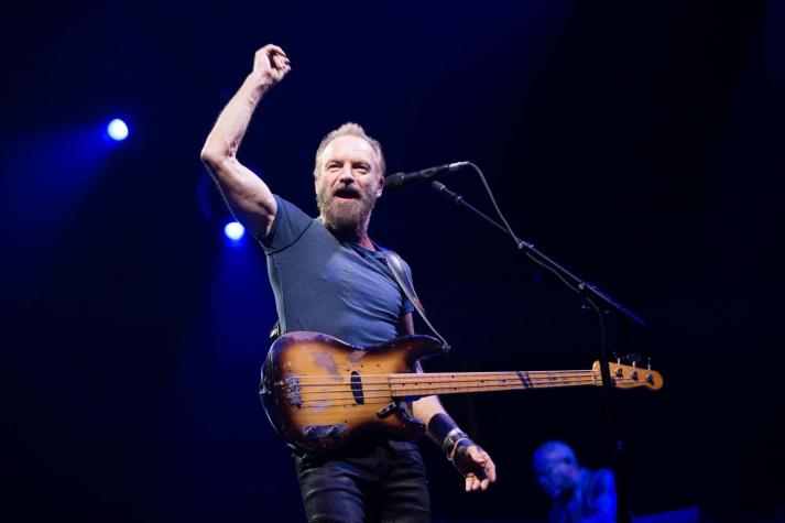 Sting emociona en un elegante show de grandes éxitos