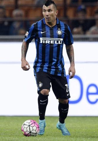 Inter y Gary Medel caen ante Napoli y pierden la punta de la Serie A italiana