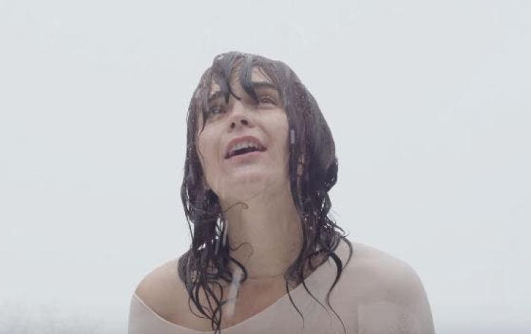 [VIDEO] Camila Moreno estrena un hermoso video para su último single "Tu mamá te mató"