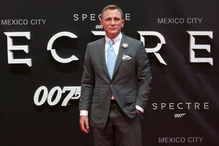 James Bond celebra en México el Día de los Muertos