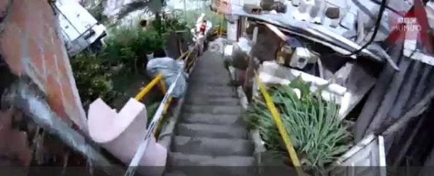 [VIDEO] El vertiginoso descenso en bicicleta por un barrio de Medellín