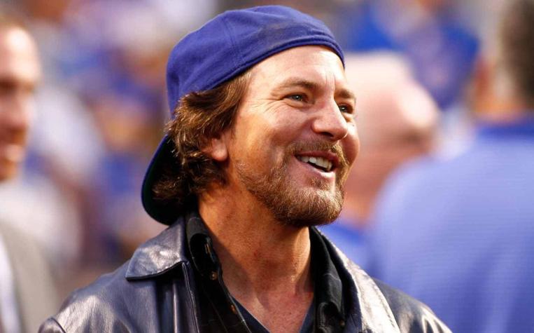 [VIDEO] Pearl Jam corona cuarta visita a Chile con homenaje de Eddie Vedder al vino chileno