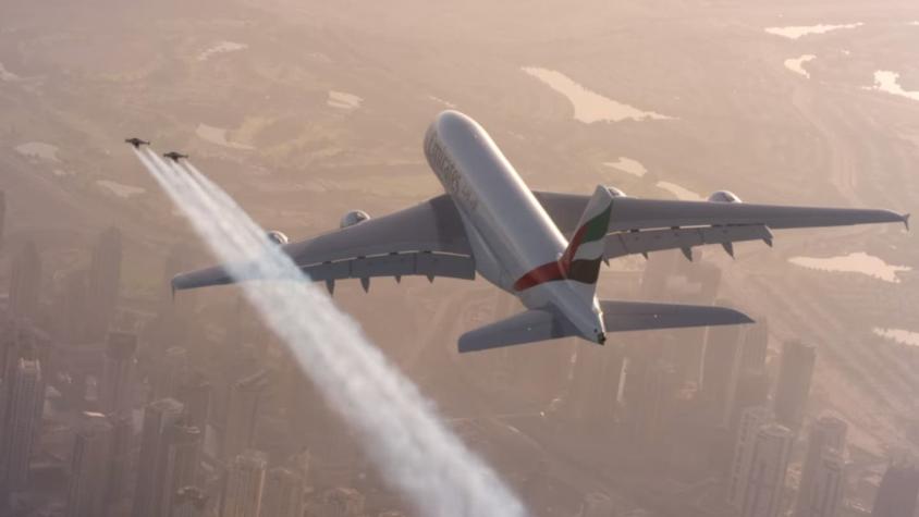 [VIDEO] ¡Impresionante! Dos "hombres jet" vuelan al lado de un Airbus A380