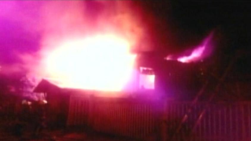 Voraz incendio consume la totalidad de una casa en Concepción