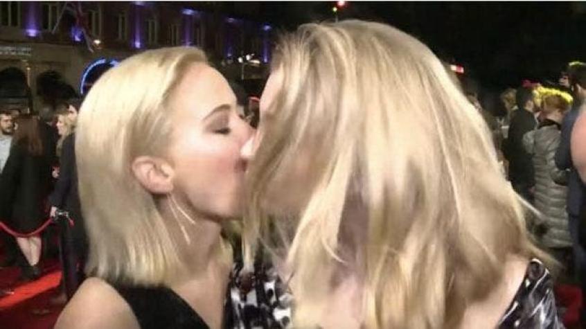 Error de cálculo: Jennifer Lawrence besa a Natalie Dormer en plena entrevista