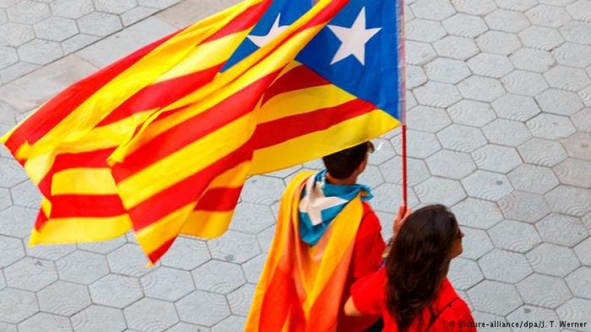 Parlamento catalán da luz verde al inicio del proceso secesionista