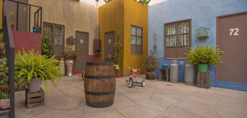 Hotel mexicano recrea la vecindad de "El chavo del ocho" y lanza particular concurso