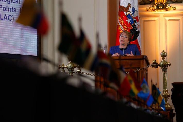 Bachelet se reunió con ministros de Interior, Defensa y RR.EE por tensión con Perú y Bolivia