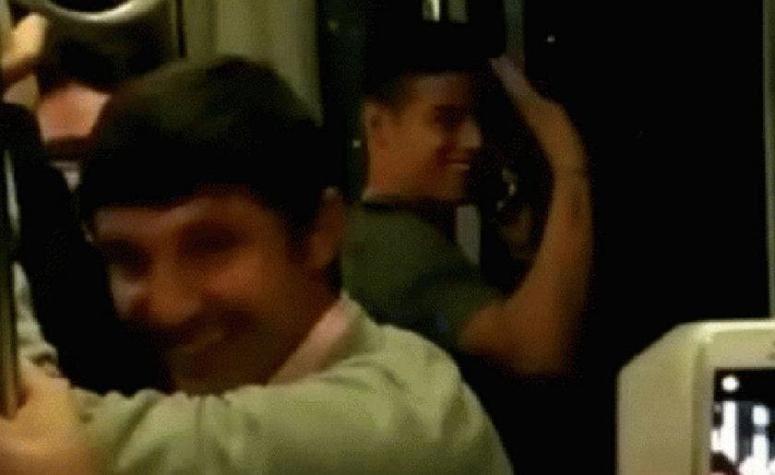 [VIDEO] James desata locura al ser descubierto en un autobús en su llegada a Chile