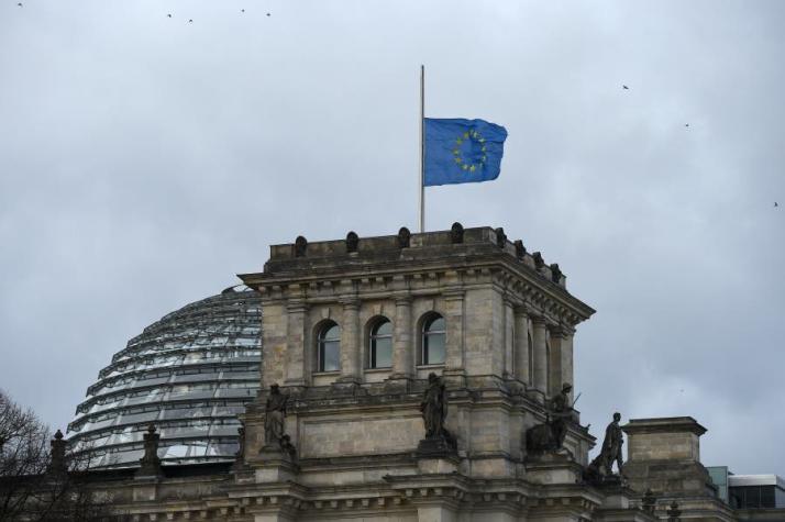 La UE pide minuto de silencio en Europa el lunes por los atentados de París