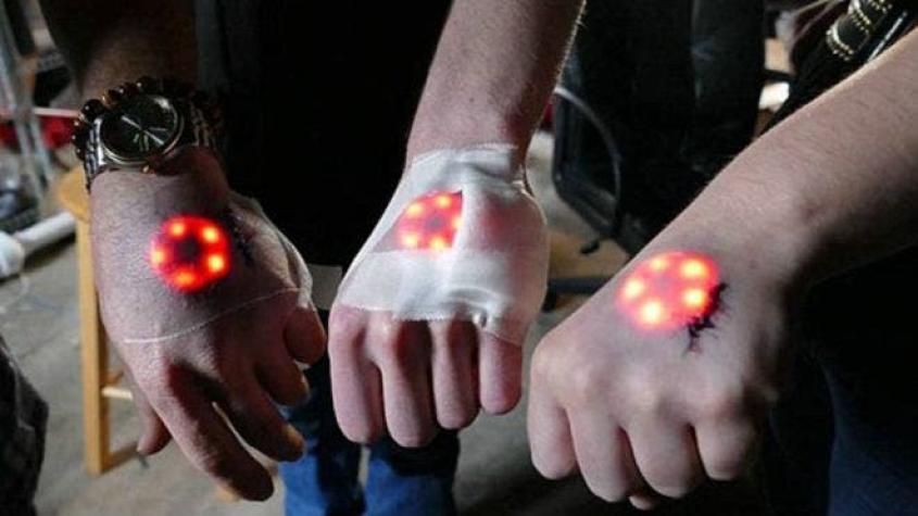 Los "biohackers" que se hacen "tatuajes luminosos": ¿te harías uno?
