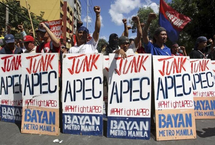 Choques entre policía y manifestantes durante cumbre de la APEC en Manila