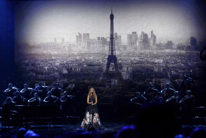 Céline Dion homenajea a víctimas de París en los premios de la música AMA