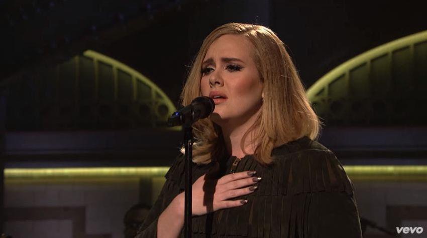 Adele bate récords de venta con su disco "25"