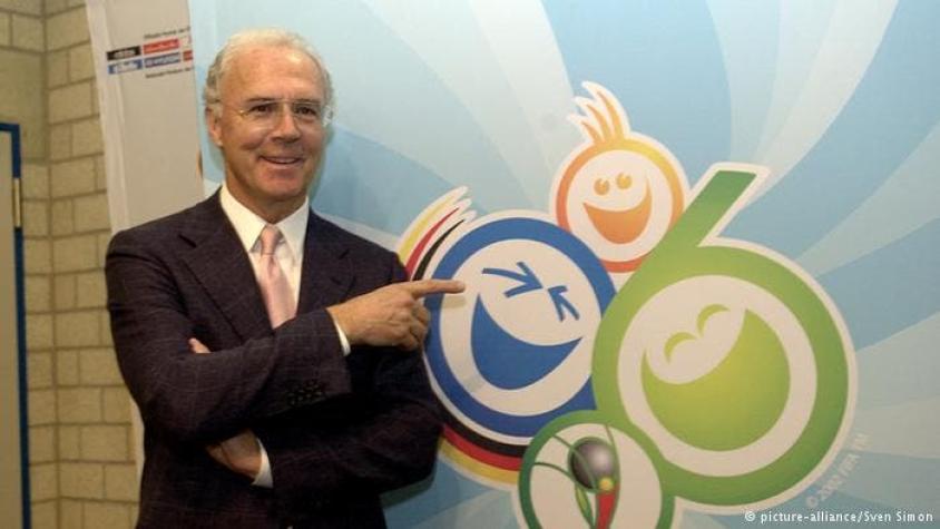 Beckenbauer: el hombre que firma en blanco
