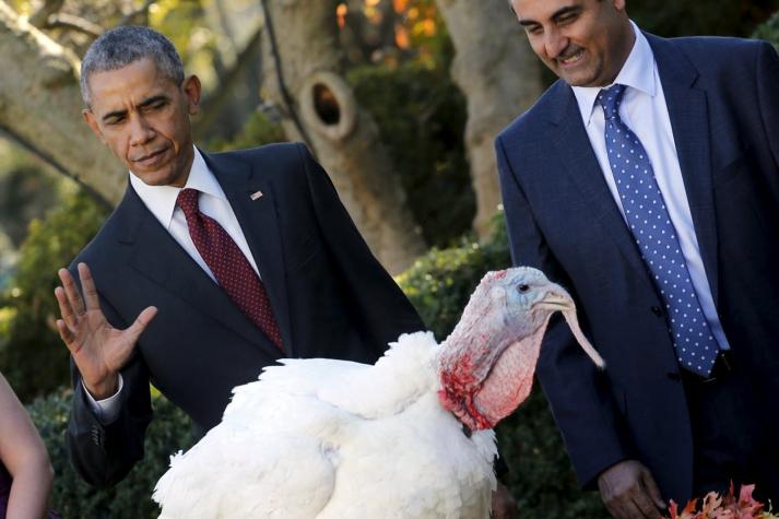 Barack Obama le "salva la vida" a dos pavos por "Día de Acción de Gracias"