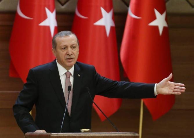 Presidente turco dice que Putin no contestó a sus llamadas tras derribo de avión ruso