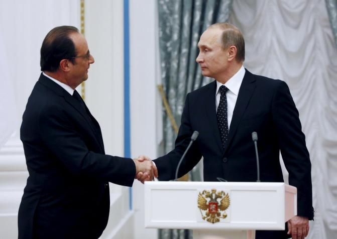 Hollande y Putin anuncian que intensificarán y coordinarán sus ataques contra EI