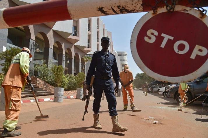 Malí anuncia detención de dos sospechosos en ataque contra hotel