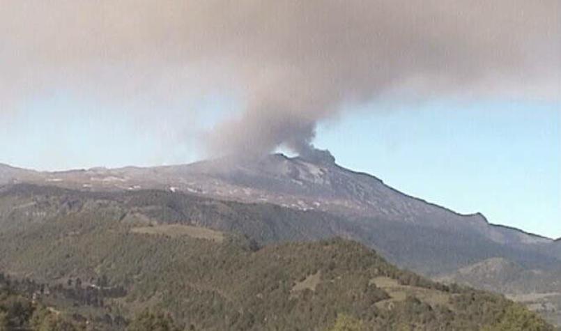 Se mantiene alerta amarilla en Alto Biobío por actividad del Volcán Copahue