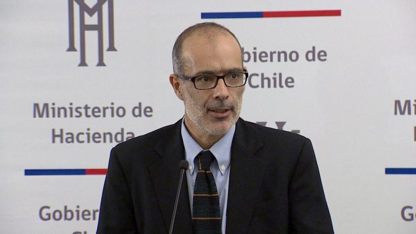 Ministro Valdés recibe informe de expertos sobre cambios a la Ley General de Bancos