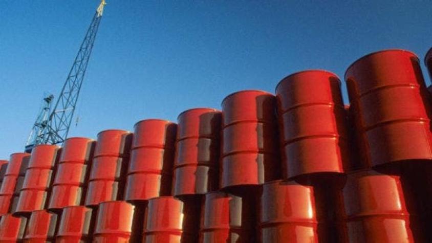 El barril de petróleo Brent cae por debajo de los 40 dólares por primera vez en siete año