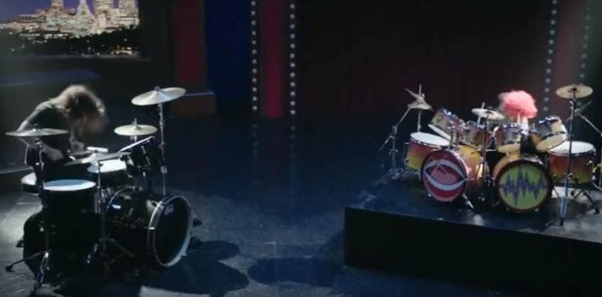 Dave Grohl y Animal de Los Muppets se enfrentan en un alocado duelo de batería