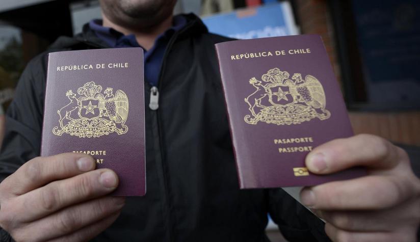 Polémico decreto: Pasaportes de autoridades cuestan la mitad que los del resto de chilenos