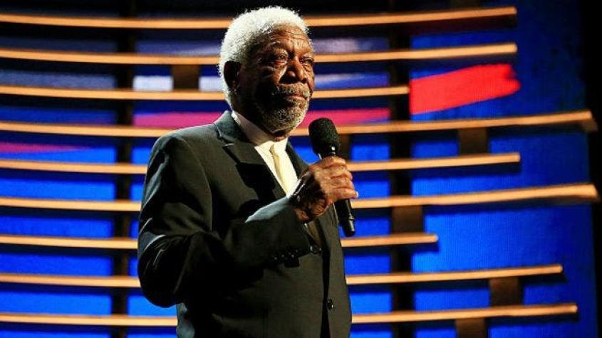Actor Morgan Freeman protagonista en emergencia aérea