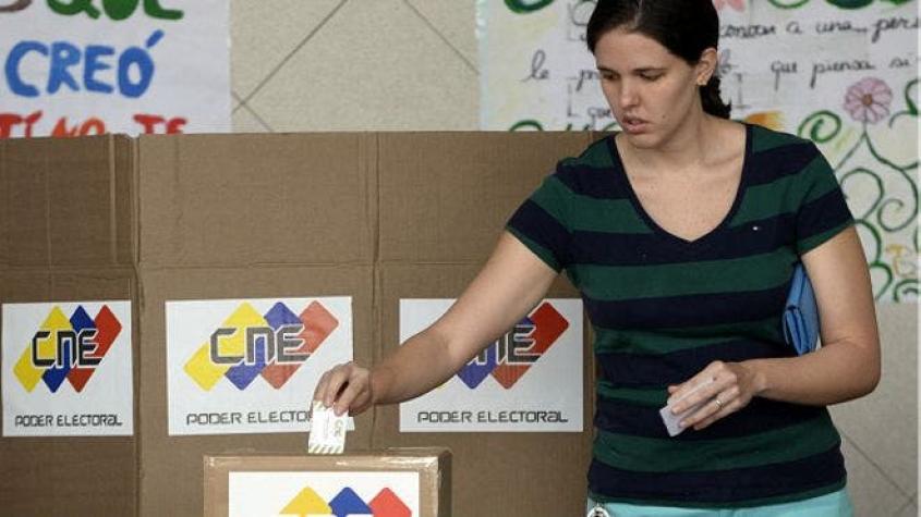 Oposición en Venezuela obtiene amplia victoria en las elecciones parlamentarias