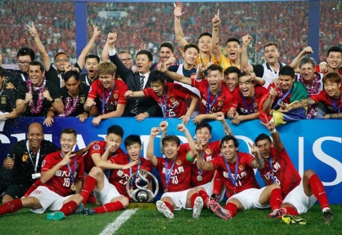 El equipo chino de Robinho y Scolari que quiere sorprender al Barcelona de Claudio Bravo
