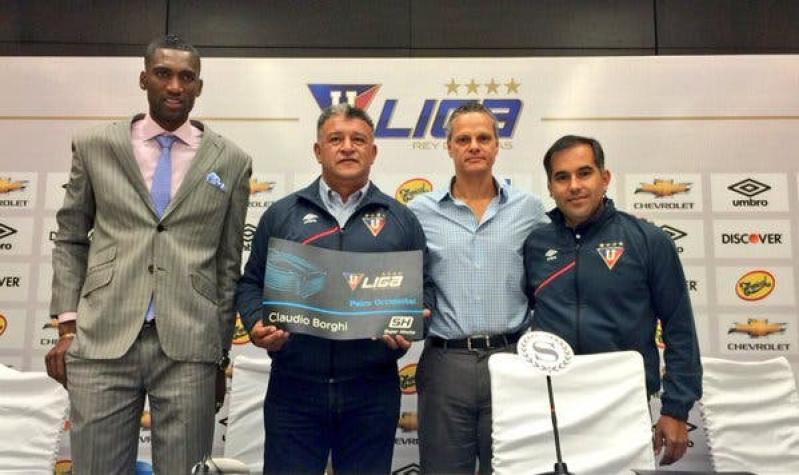 Claudio Borghi es presentado oficialmente como nuevo técnico de Liga de Quito