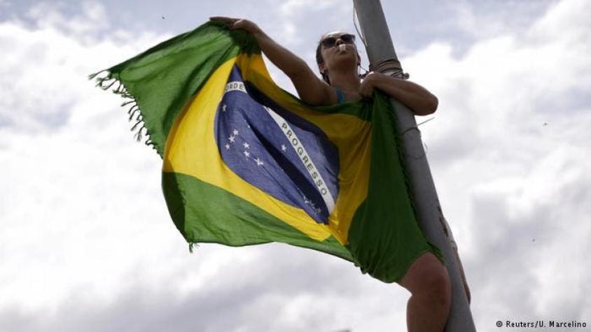 Brasil: miles de personas exigen la destitución de Rousseff