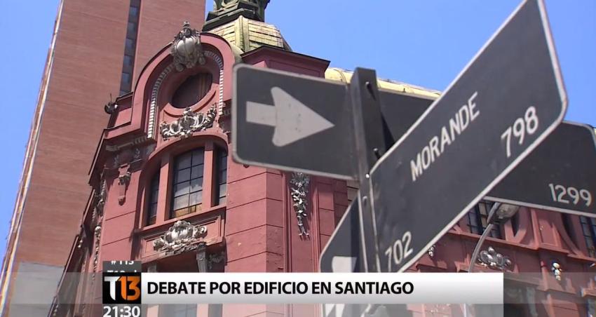 Demolición de edificio histórico de Santiago Centro genera debate
