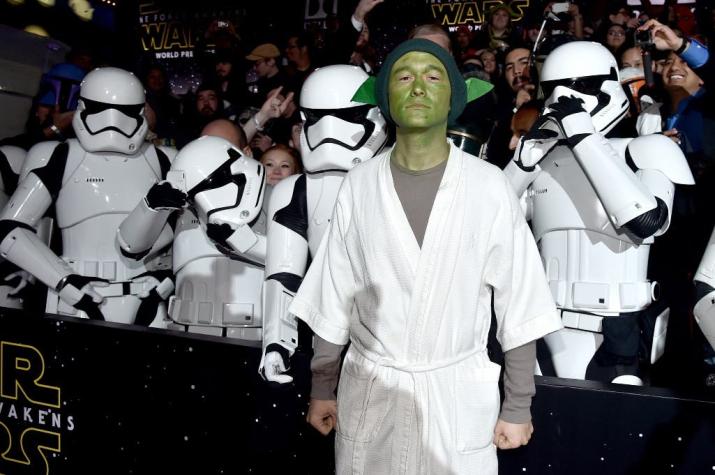 Joseph Gordon-Levitt llegó disfrazado de Yoda para el estreno de Star Wars