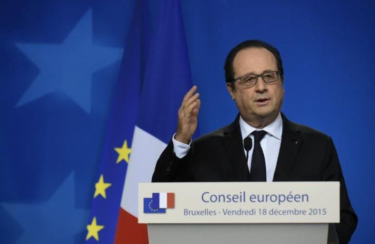 Hollande afirma que tráfico de crudo del grupo Estado Islámico ha sido reducido