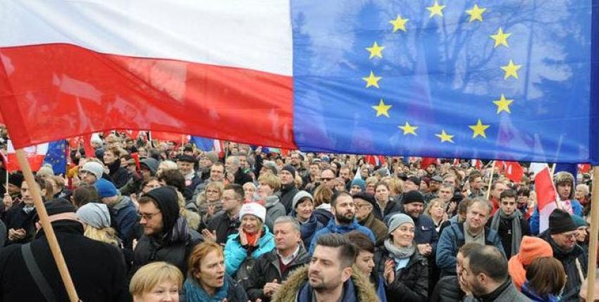 Miles de personas marcharon en Polonia contra el Gobierno