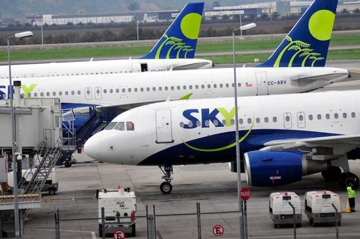 Avión Sky es obligado a regresar a Santiago por paro en aeropuerto de Iquique