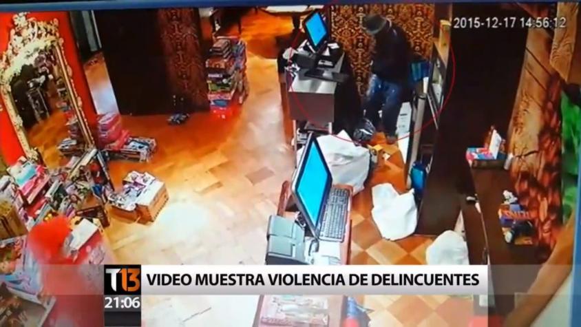Video muestra el violento asalto al interior de juguetería donde muere el subcomisario Franco Collao