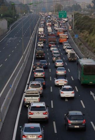 Accidente en autopista Costanera Norte deja a una persona fallecida