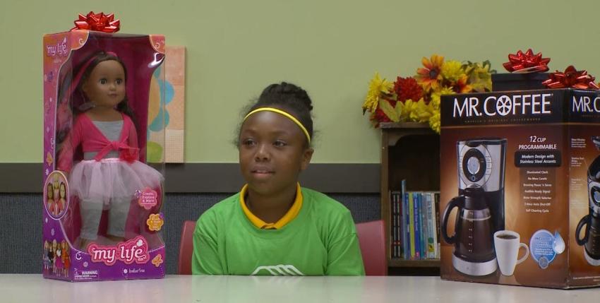 [VIDEO] Experimento social: niños deben elegir entre un regalo para ellos o sus padres