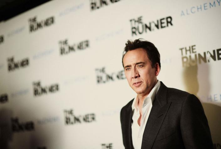 Nicolas Cage devuelve fósil robado de dinosaurio que compró en 2007