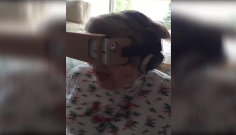 [VIDEO] Así reaccionó una abuela al conocer la realidad virtual