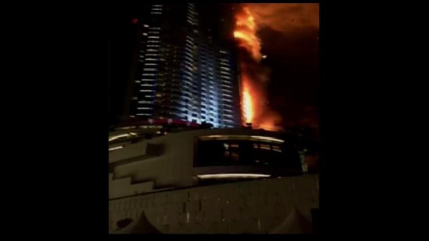 [VIDEO] Testigos graban incendio en hotel de Dubái