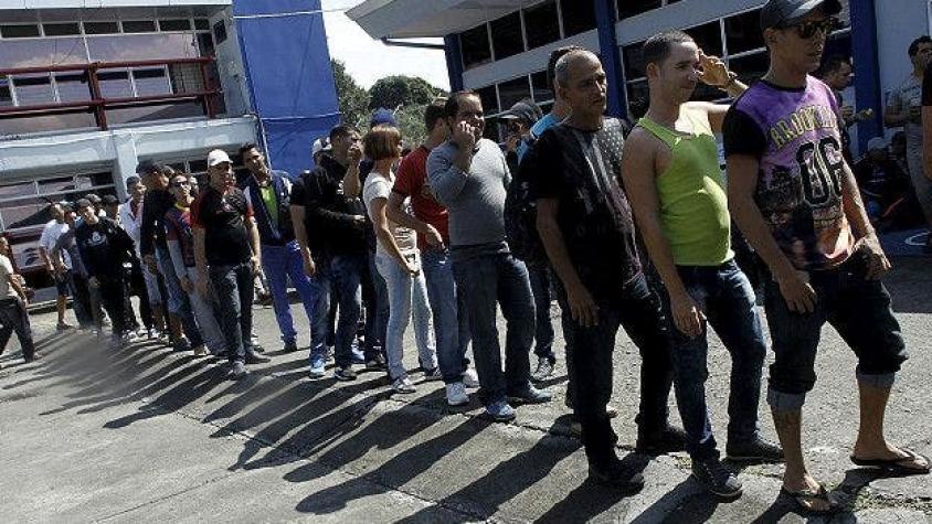 El Salvador alerta a migrantes qué hacer ante redadas en EE.UU.