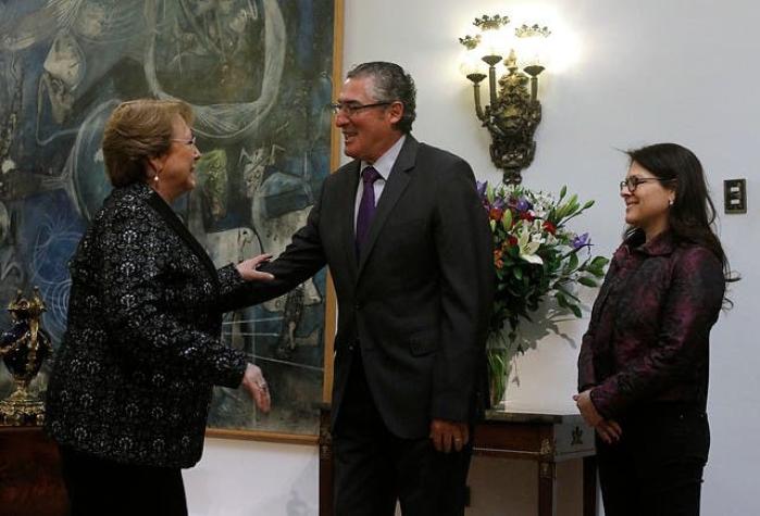 Bachelet se reunirá con presidente de la DC tras polémica con Burgos